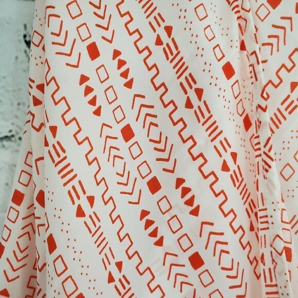 Lush geometric sleeveless faux wrap front shirt - Picture 4 of 6